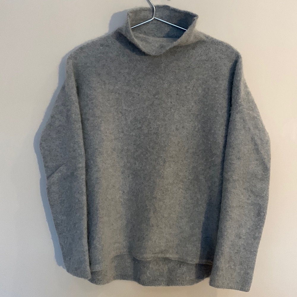 Vince 100% cashmere sweater